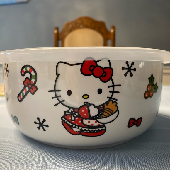 Hello Kitty Ceramic Christmas canister set! - Picture 2 of 4